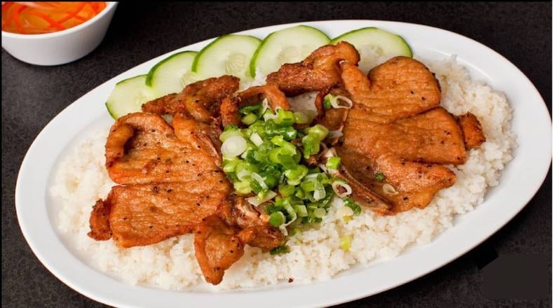 (Com Suon- 2 Mieng) Rice 2 Porkchop Combo.