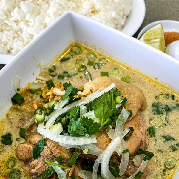 Golden Deli's Vietnamese chicken curry with rice, lime, and spices.